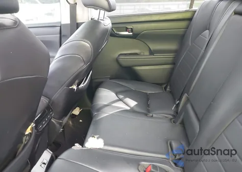 2021 Toyota Highlander Xle z USA, uszkodzony, nr VIN 5TDGZRAH0MS522675